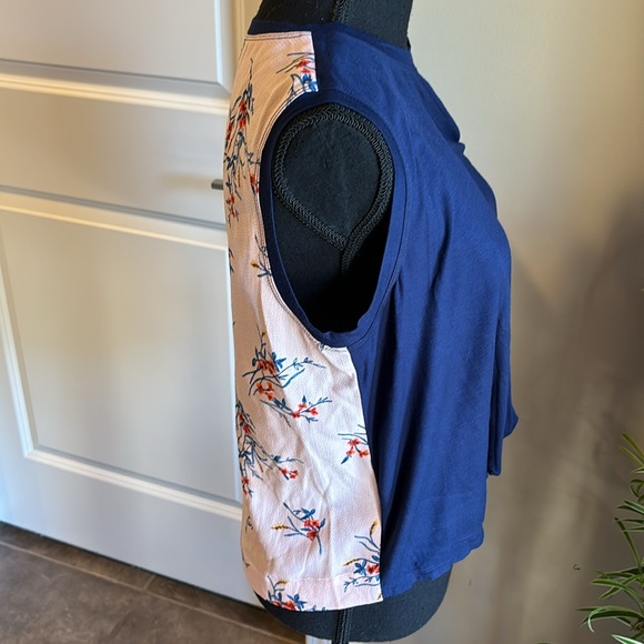 Petite Bundle Deal!  Gloria Vanderbilt Capris AND NWT Bobeau knot tied top. - Picture 6 of 13